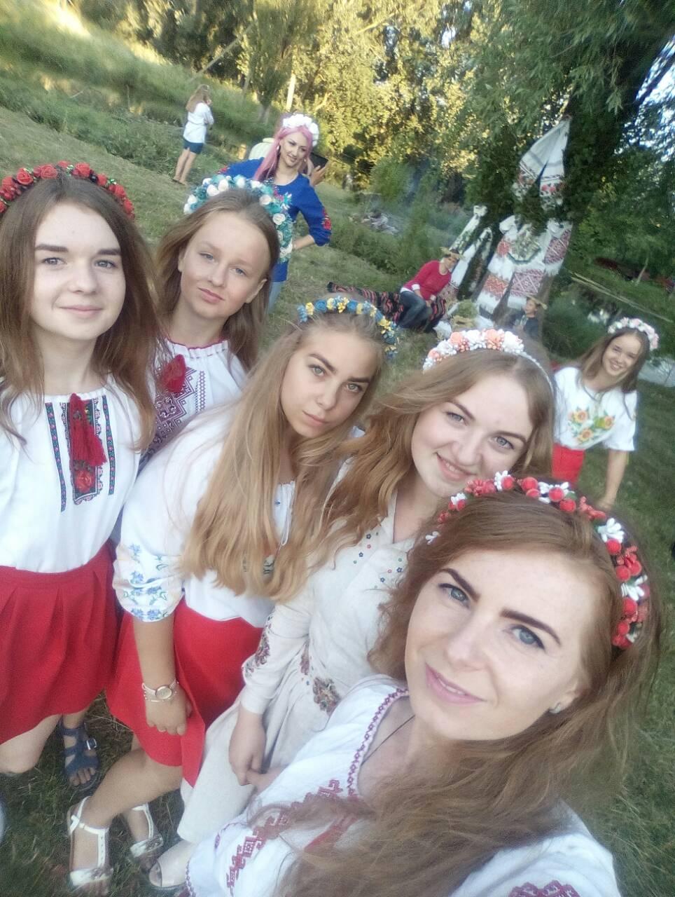 дівчата на Івана Купала