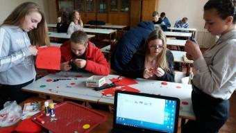 Боратинські школярі вчилися виготовляти «маки пам’яті»