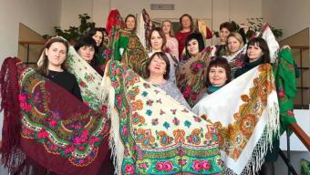 День української хустки: Рованці долучилися до яскравого флешмобу (ФОТО)