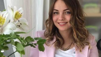 Промінчанка створює унікальні картини з цвяхів та ниток