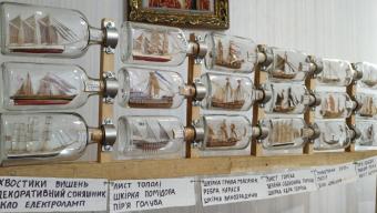 Відеосюжет з майстром мініатюрних корабликів