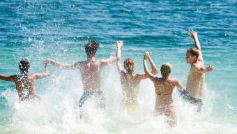 Як безпечно відпочивати біля водойм