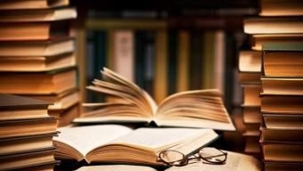 Вітаємо бібліотекарів та всіх книголюбів!