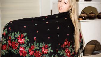 Хустки, вишиті історією