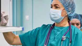 Виплати медикам у разі захворювання або смертності від COVID-19