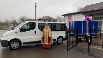 Боратинською громадою їздить Святий Миколай і роздає подарунки (ВІДЕО)