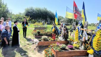 Покладання квітів