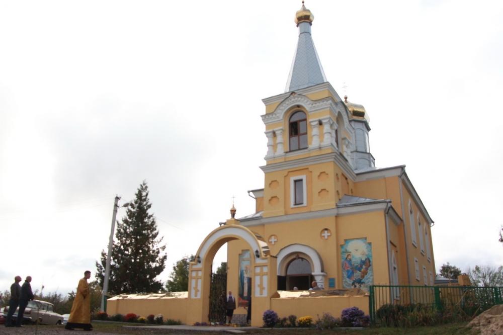 Коршів церква