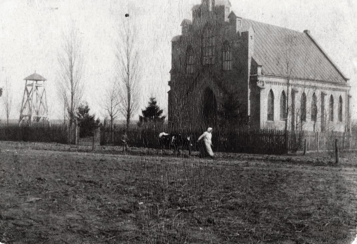 Пожежна оглядова вишка біля костелу у Боратині