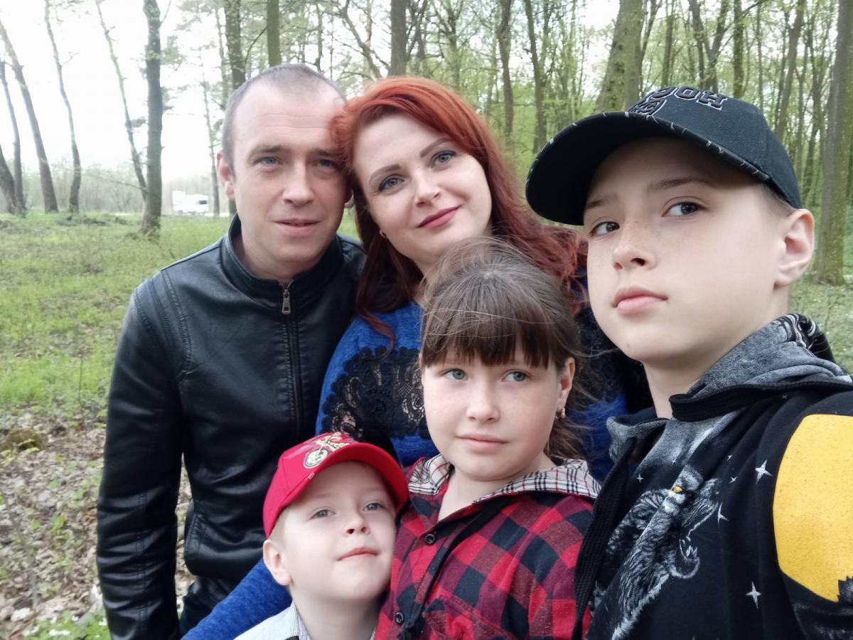 Віктор з сім'єю